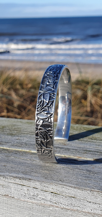 Bangle Leaves silver light oxidised 10 mm Collection Leaves