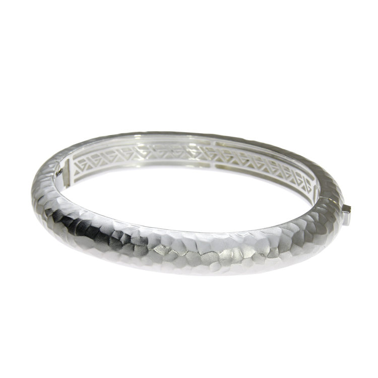 Bangle hammerblow silver  with spring hinge