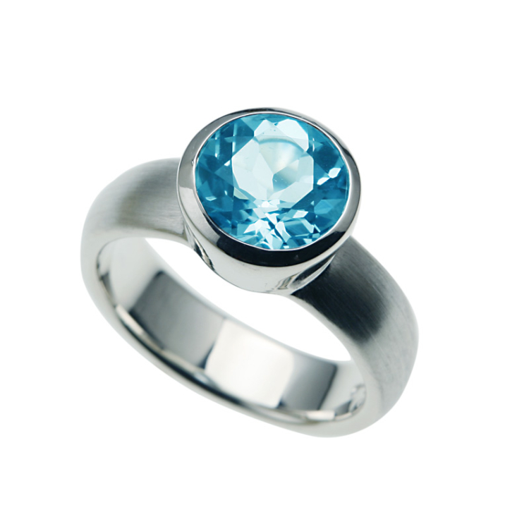 Ring si blue topaz 8 mm round fac Ring size 50