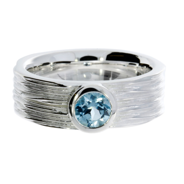 Ring silver crease light blue topaz 5 mm   