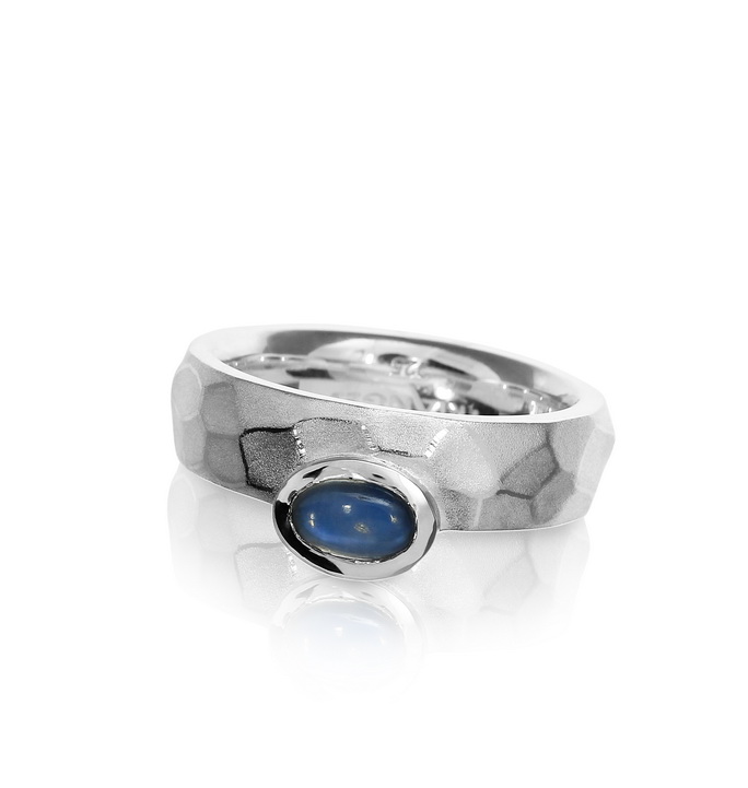 Ring Silber Hammerschlag breit 4 mm Mondstein 7x5 oval Ringweite 52