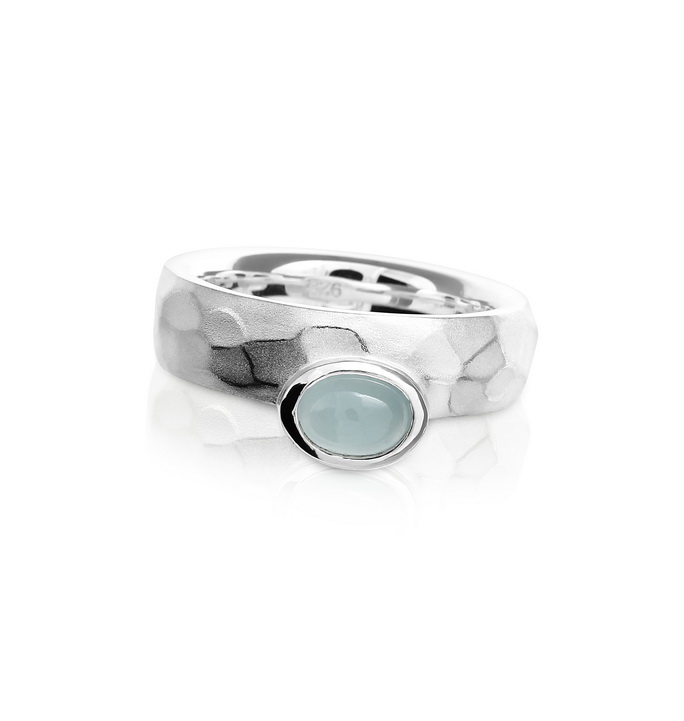Ring silver hammered 4 mm aquamarine 7x5 oval  
